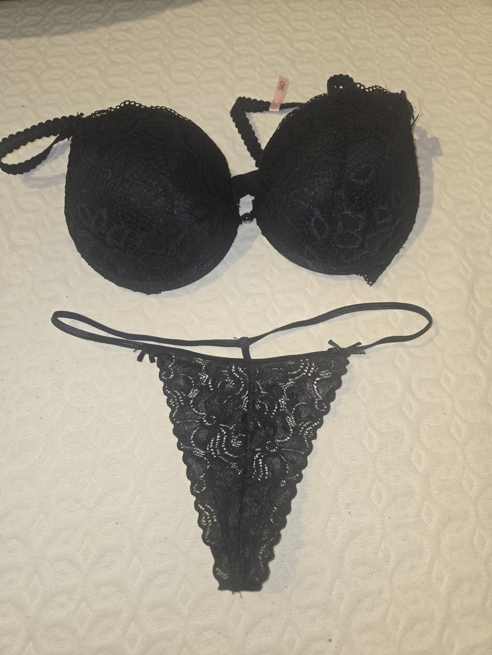 La Vie En Rose Black Lace Push-Up Bra and Lace Thong Set